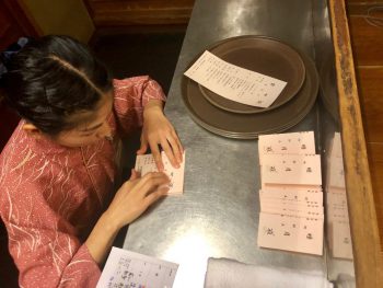 先輩仕事中